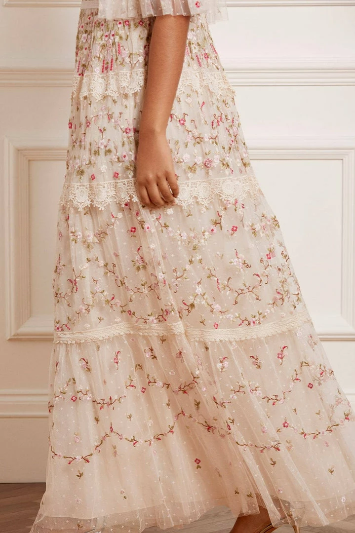 Best Pirce π Needle & Thread Holding LTD π© Womenswear Araminta Lace Gown π 7 Needle & Thread Holding LTD Womenswear Araminta Lace Gown