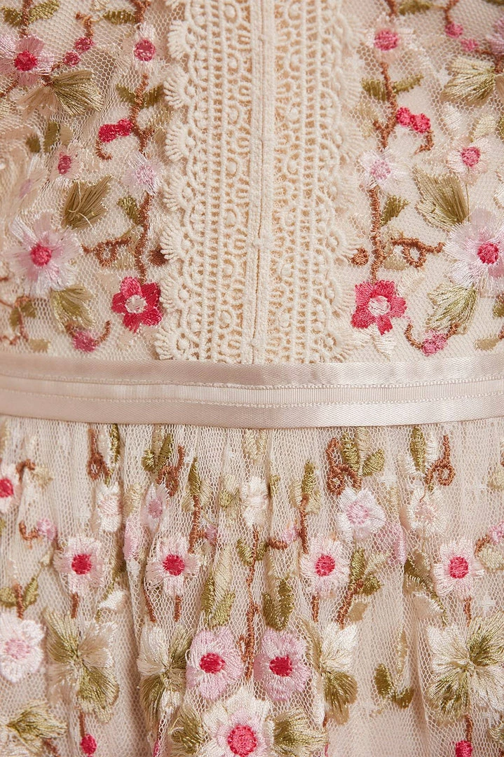 Best Pirce π Needle & Thread Holding LTD π© Womenswear Araminta Lace Gown π 8 Needle & Thread Holding LTD Womenswear Araminta Lace Gown