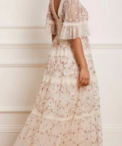 Best Pirce π Needle & Thread Holding LTD π© Womenswear Araminta Lace Gown π 18 Needle & Thread Holding LTD Womenswear Araminta Lace Gown