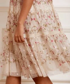 Cheap π Needle & Thread Holding LTD Araminta Lace Midi π Dress π― 15 Needle & Thread Holding LTD Araminta Lace Midi Dress