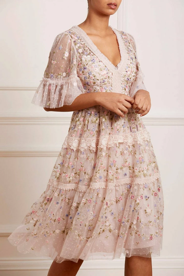 Budget 🔥 Needle & Thread Holding LTD Araminta Lace Midi 👗 Dress 🔥 5 Needle & Thread Holding LTD Araminta Lace Midi Dress