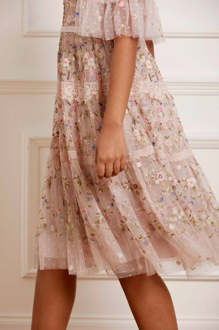 Budget 🔥 Needle & Thread Holding LTD Araminta Lace Midi 👗 Dress 🔥 7 Needle & Thread Holding LTD Araminta Lace Midi Dress