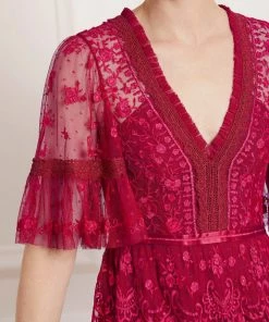 Flash Sale βοΈ Needle & Thread Holding LTD π© Womenswear Lottie Lace Gown π 17 Needle & Thread Holding LTD Womenswear Lottie Lace Gown
