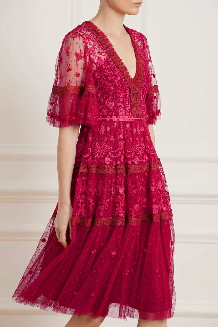 Best Sale 🔔 Needle & Thread Holding LTD Lottie Lace Midi 👗 Dress 👍 5 Needle & Thread Holding LTD Lottie Lace Midi Dress