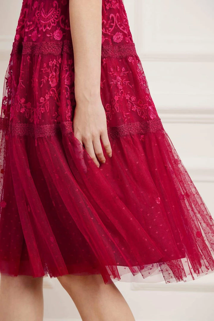 Best Sale 🔔 Needle & Thread Holding LTD Lottie Lace Midi 👗 Dress 👍 7 Needle & Thread Holding LTD Lottie Lace Midi Dress