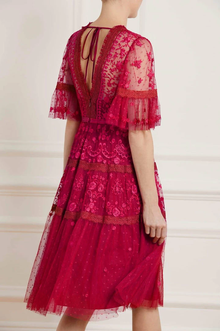 Best Sale 🔔 Needle & Thread Holding LTD Lottie Lace Midi 👗 Dress 👍 10 Needle & Thread Holding LTD Lottie Lace Midi Dress