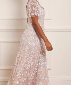 Brand new π Needle & Thread Holding LTD Mary Rose Scoop Neck Ankle Gown π€© 18 Needle & Thread Holding LTD Mary Rose Scoop Neck Ankle Gown