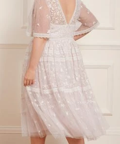 Outlet ๐ Needle & Thread Holding LTD Sweetheart Lace Midaxi ๐ Dress ๐ 17 Needle & Thread Holding LTD Sweetheart Lace Midaxi Dress